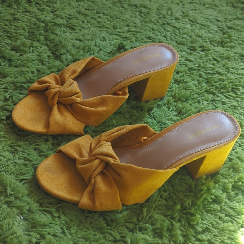 Yellow flirty bow block heels, Old Navy, size 6